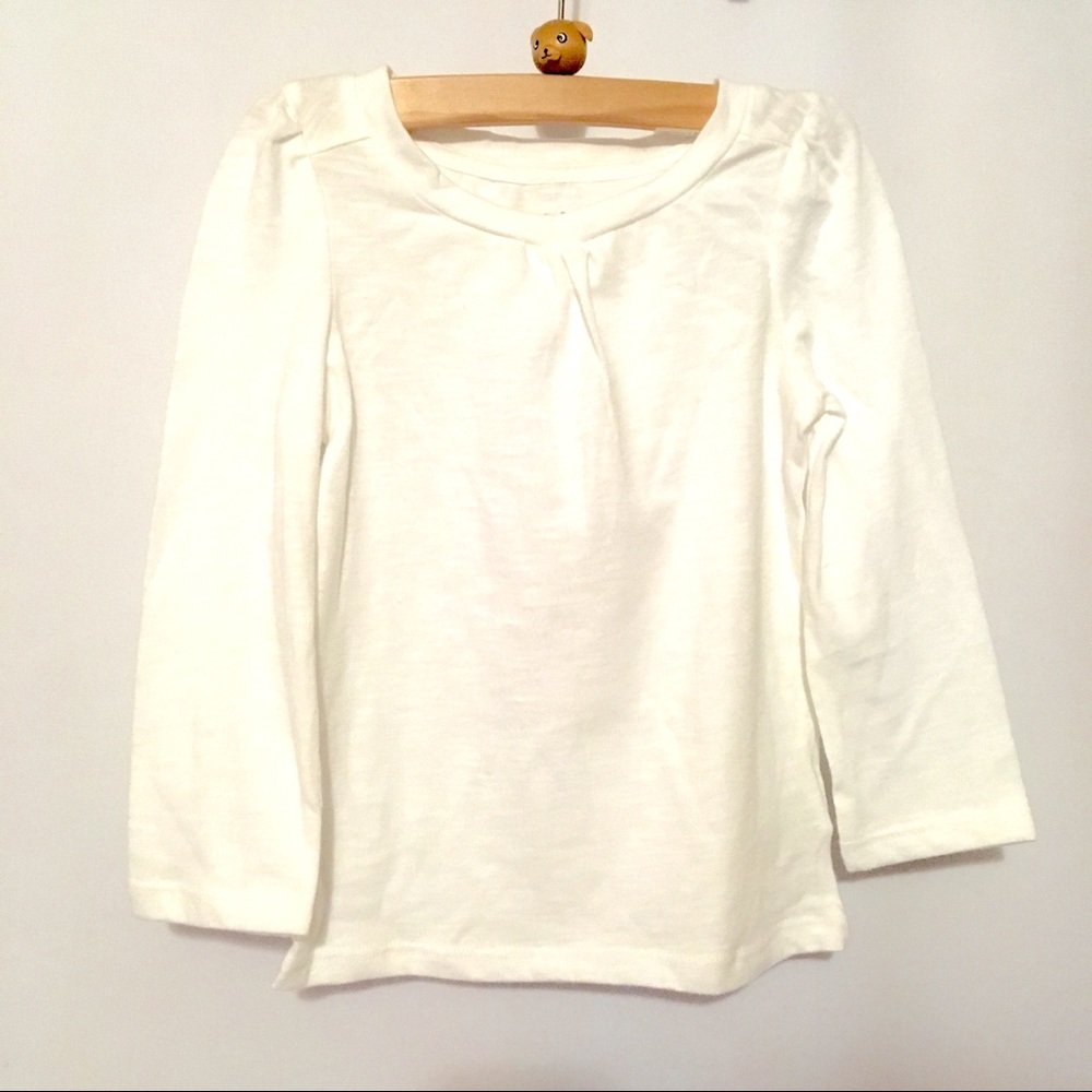 White long v neck T-shirt